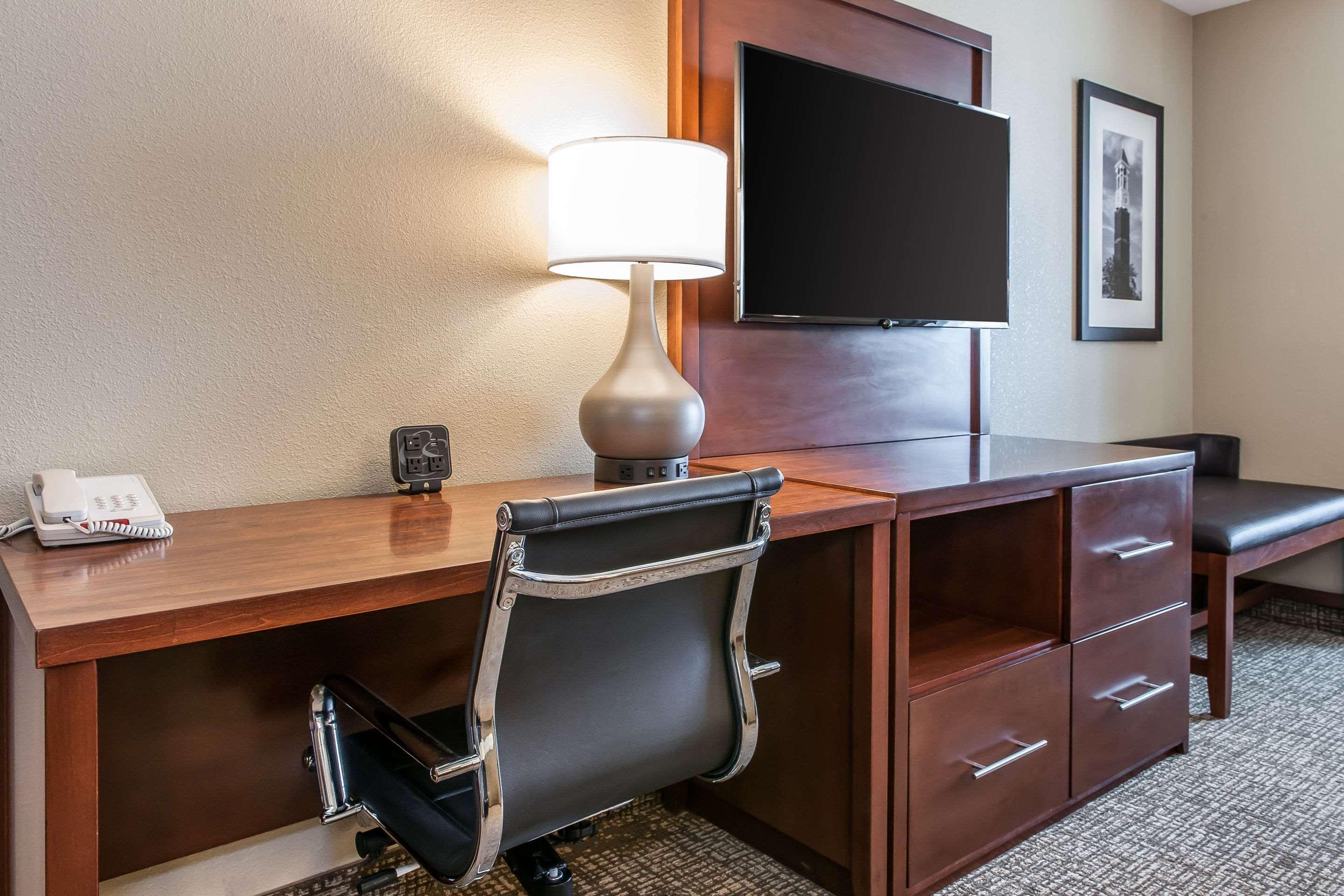 Comfort Suites Rensselaer Near Fair Oaks Kültér fotó