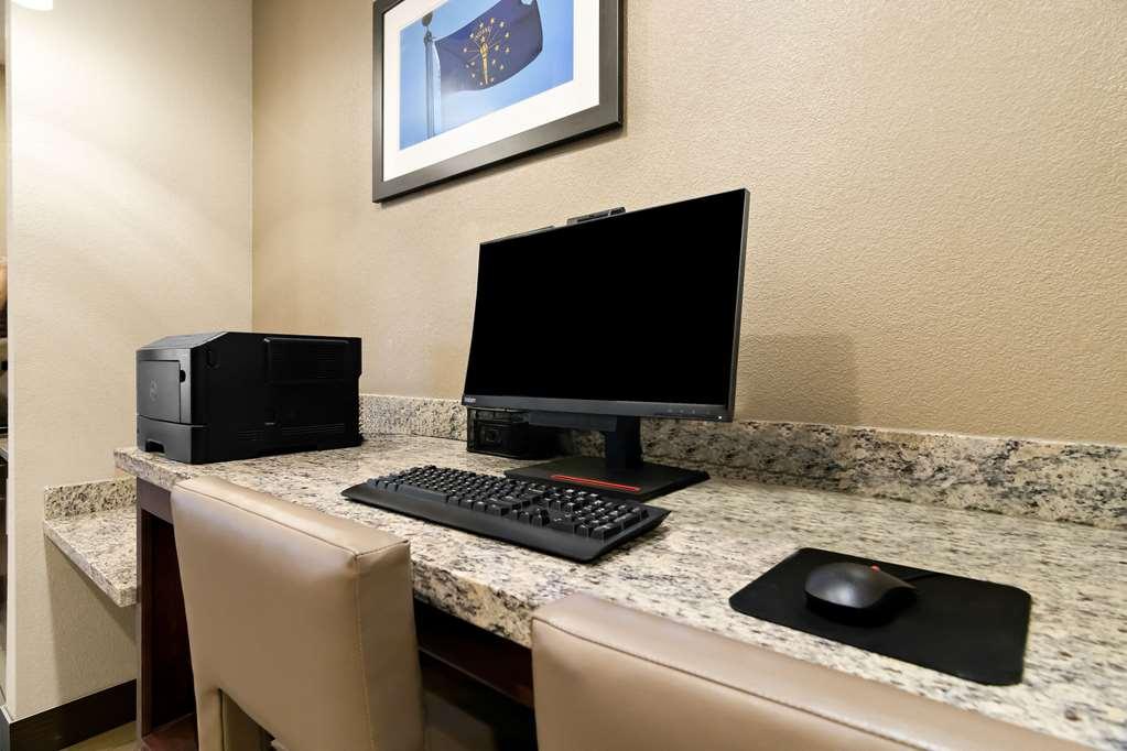 Comfort Suites Rensselaer Near Fair Oaks Létesítmények fotó